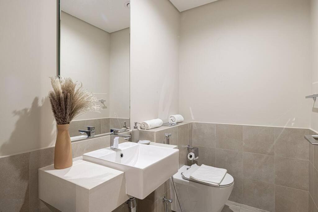 Chic 2 Bed Near Trade Centre With 5 Star Amenities Apartment Dubai Bagian luar foto