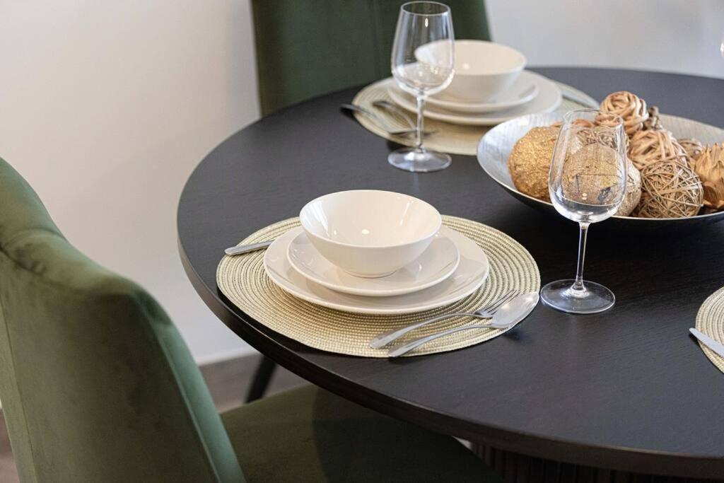 Chic 2 Bed Near Trade Centre With 5 Star Amenities Apartment Dubai Bagian luar foto