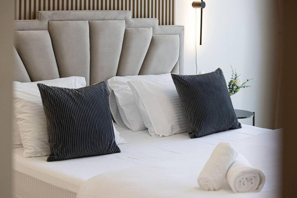 Chic 2 Bed Near Trade Centre With 5 Star Amenities Apartment Dubai Bagian luar foto